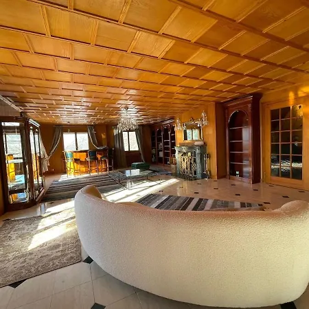 Grand Avec Piscine Exterieure בקתה