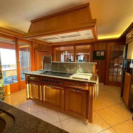 Chalet Grand Avec Piscine Exterieure *