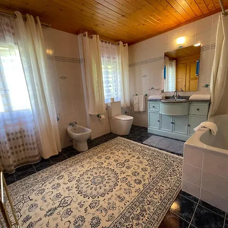 Chalet Grand Avec Piscine Exterieure